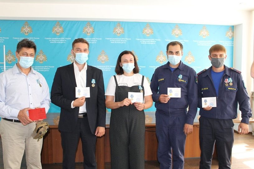 Пять добровольцев получили медали МЧС России за работу во время наводнения в Приангарье