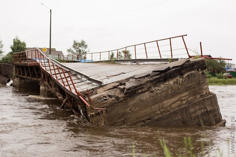 Построенный после наводнения мост в Шилке проверили грузовиком с аэродромными плитами