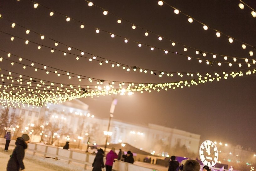 Гигантский хоровод устроили читинцы перед рождественским фейерверком на площади Ленина