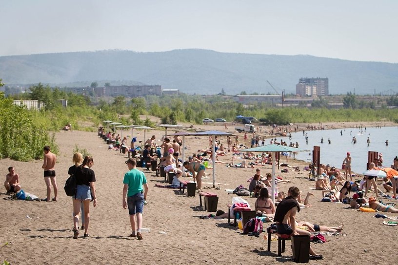 Глава Роспотребнадзора заявила, что россиян не заставят носить маски на пляже