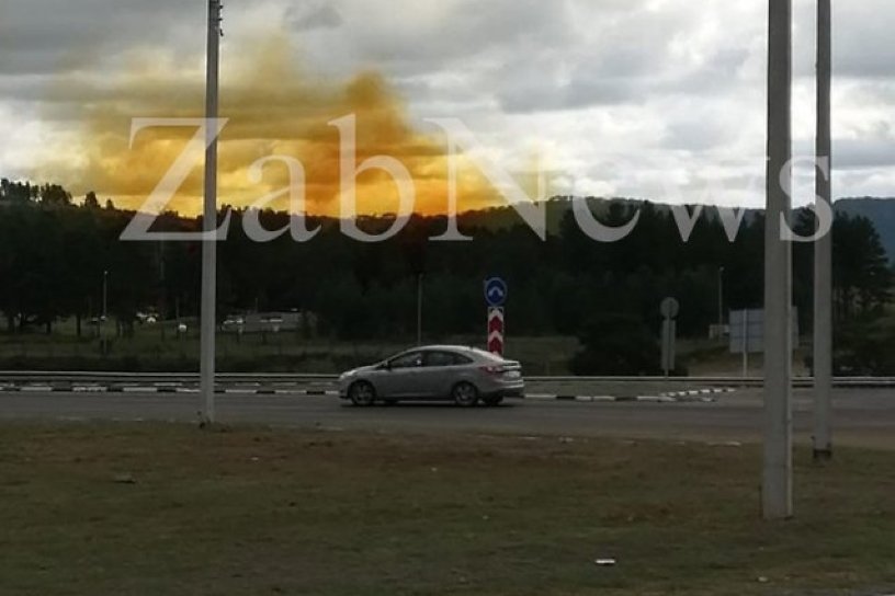 Жители села Верхняя Тура пожаловались на оранжевый дым над военной базой