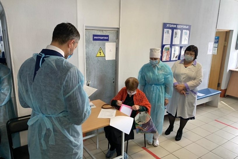 Осипов поручил упростить анкету перед вакцинацией от COVID-19 в Чите