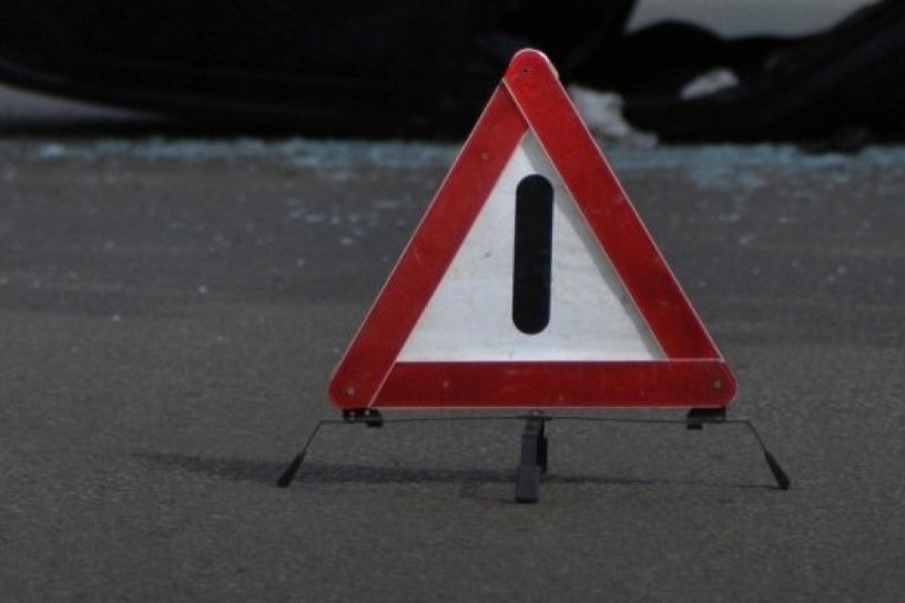 Две иномарки столкнулись на трассе возле Байкальска, водитель одной из машин убежал