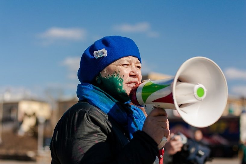 Активистка Савватеева обратилась к Путину на несанкционированном митинге в Чите