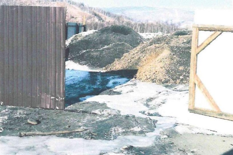 Незаконную свалку золошлаковых отходов выявили на берегу озера Байкал