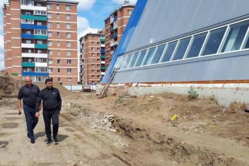 Кобзев заставил подрядчика извиняться за срыв сроков строительства ФОК в Ново-Ленино