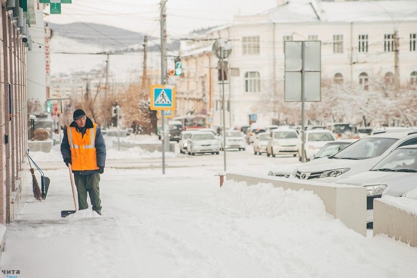 Власти Читы рассказали, как оперативно расчищают снег на дорогах города