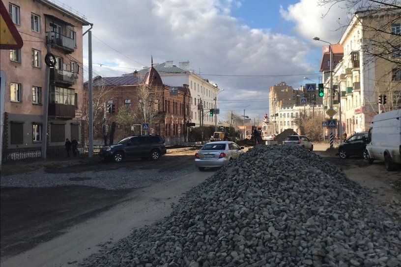 Движение по ул. Амурской перекрыли в Чите для ремонта дороги