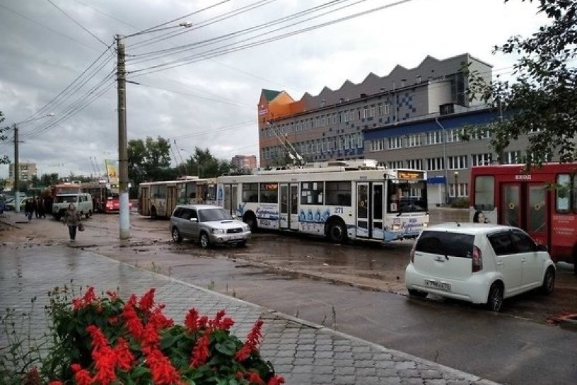 Троллейбусы встали в Чите из-за залитых водой дорог - СМИ