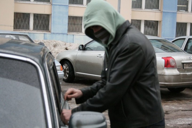 Полицейские задержали подозреваемых в угоне машины подростков в Иркутском районе