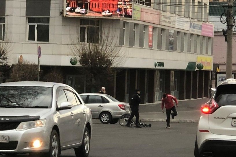 Велосипедист столкнулся с иномаркой в центре Читы