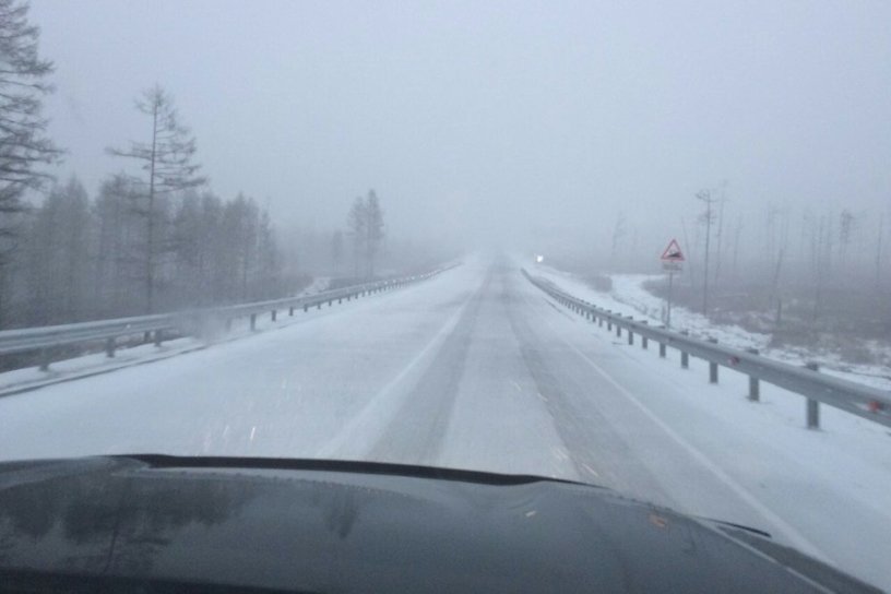 Проезд ограничили на федеральной трассе «Байкал» в Слюдянском районе из-за снега