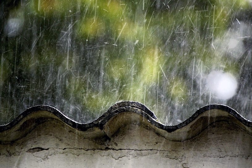 Фонд капремонта не успел сделать сорванную ураганом крышу дома в Борзе до весенних дождей