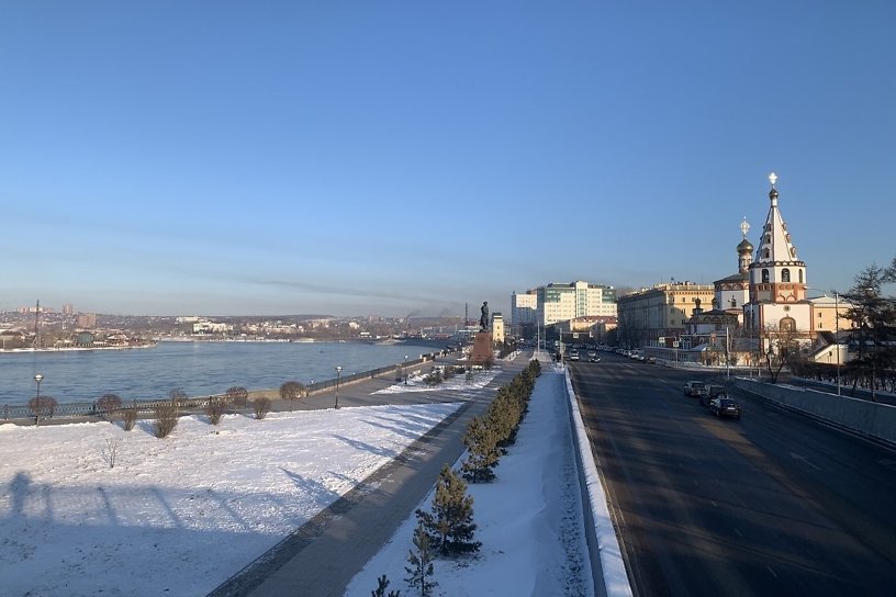 Масляные пятна выявили в районе Нижней набережной в Иркутске