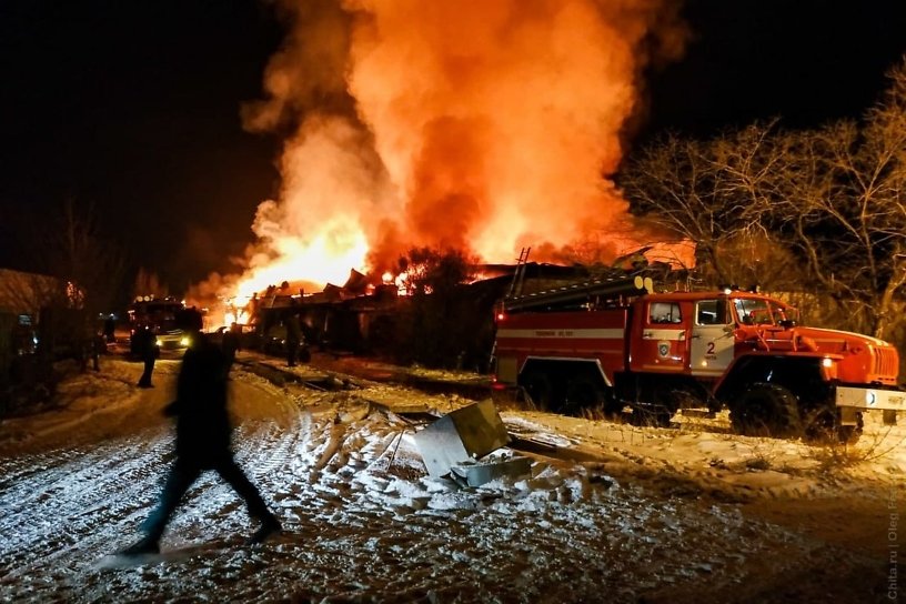 Пожарные в Чите развенчали миф, что автоцистерна может приехать на тушение огня без воды