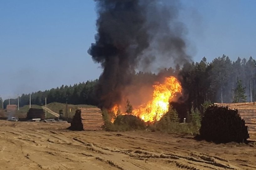 Пожарные спустя 2 дня ликвидировали возгорание на газопроводе возле Усолья-Сибирского