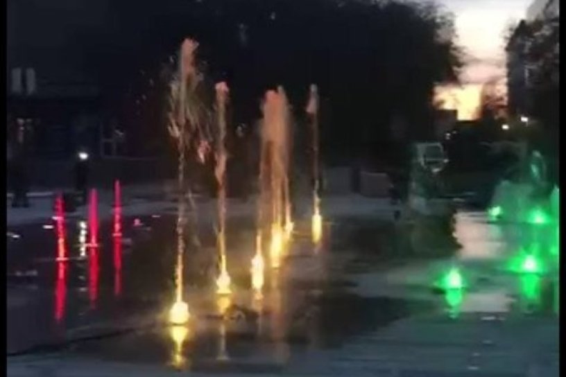 Новый пешеходный фонтан протестировали на Театральной площади в Чите — видео