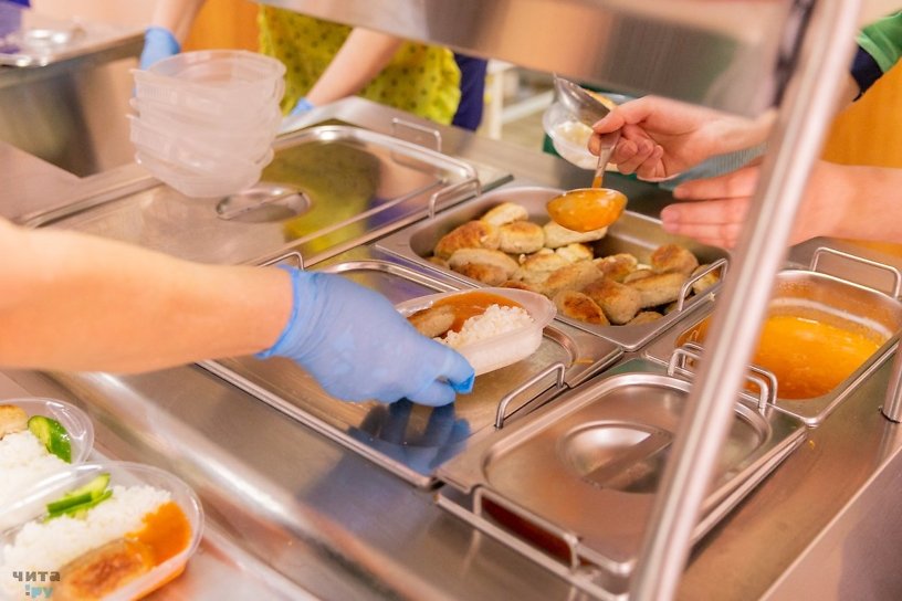 Совет Федерации поддержал закон о бесплатном горячем питании в начальных классах