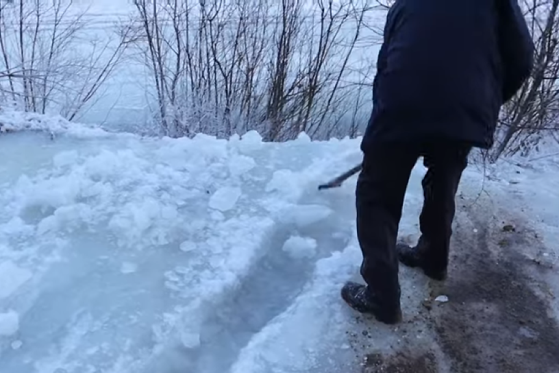 Пенсионеры садоводств под Читой долбят лёд, чтобы вызвать «скорую» или уехать в город