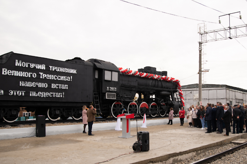 Памятник-паровоз установили в честь тружеников ЗабЖД на станции Могоча