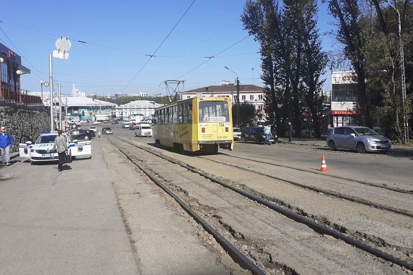 Пенсионер попал под трамвай на улице Терешковой в Иркутске