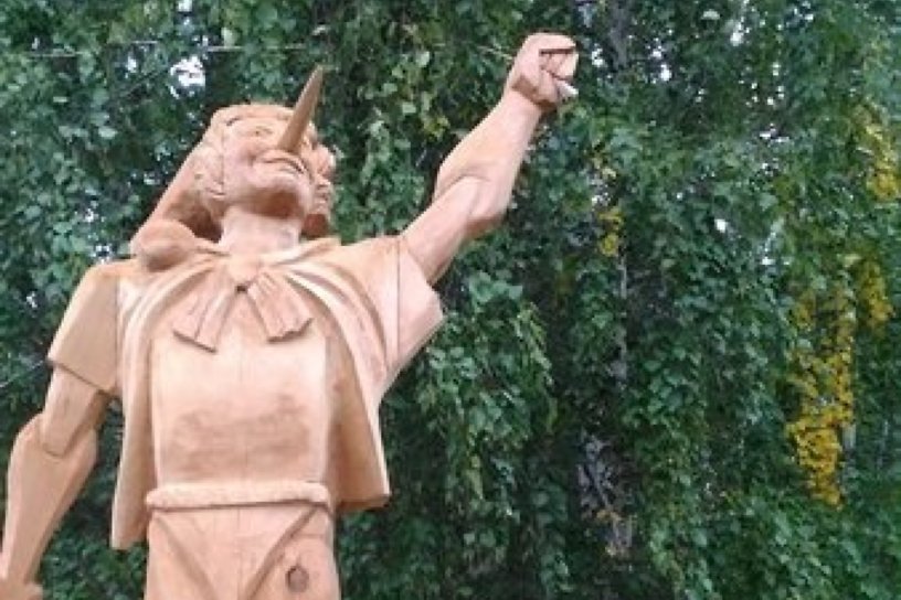 Нетрезвый местный житель оторвал золотой ключик от скульптуры Буратино в Саянске