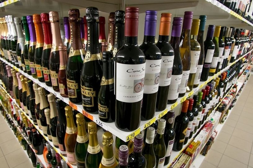 Депутаты Госдумы предложили продавать крепкий алкоголь только в специальных магазинах
