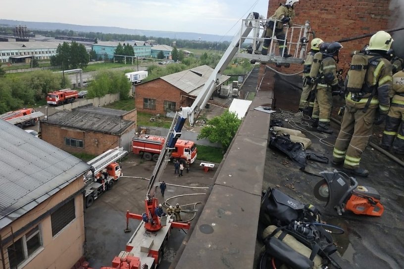 Пожар произошёл в производственном цехе Иркутского хлебозавода