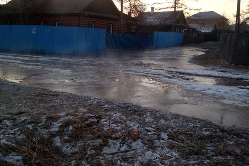 Улицу Оленгуйскую в Чите затопило