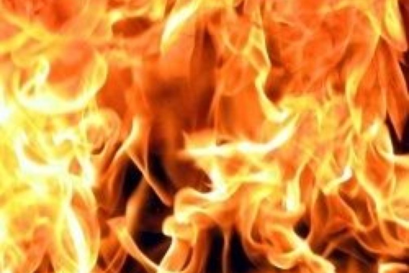 Пять человек спасли на пожаре в пятиэтажке в Ангарске