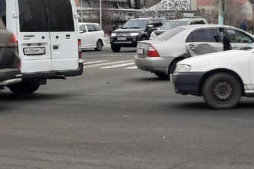 ДТП с маршруткой и иномаркой спровоцировало пробку в центре Читы